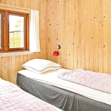 בית נופש Quaint Holiday In Bjert With Beach Nearby